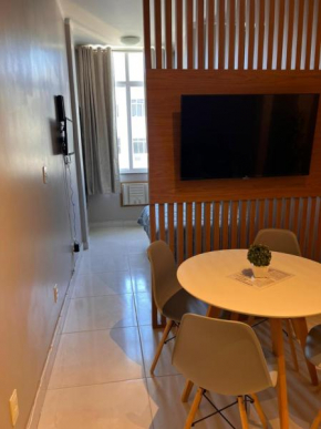 Apartamento/Studio encantador no Posto 6 em Copa.